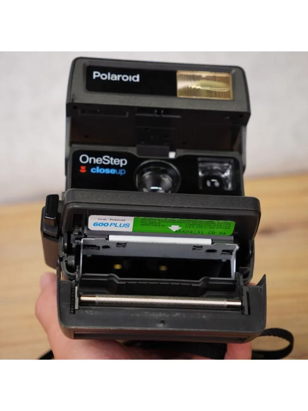 Polaroid OneStep Close-Up 600 Instant Camera Retro Black With Built-In Flash